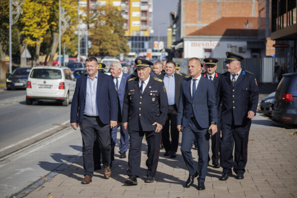 Fotogalerija: Svečanom sjednicom i defileom gradskim ulicama proslavljena 150. godišnjica vatrogastva u Virovitici 41 U5A3478