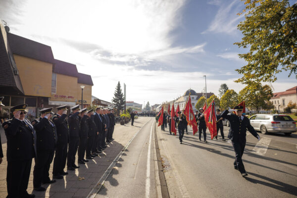 Fotogalerija: Svečanom sjednicom i defileom gradskim ulicama proslavljena 150. godišnjica vatrogastva u Virovitici 43 U5A3504