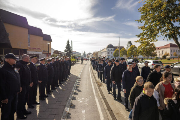 Fotogalerija: Svečanom sjednicom i defileom gradskim ulicama proslavljena 150. godišnjica vatrogastva u Virovitici 48 U5A3549