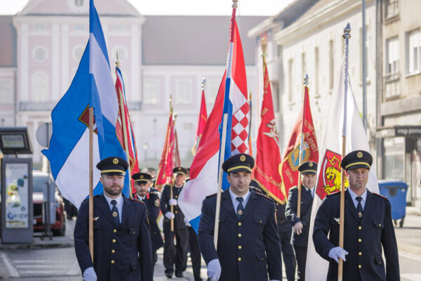 Fotogalerija: Svečanom sjednicom i defileom gradskim ulicama proslavljena 150. godišnjica vatrogastva u Virovitici 58 U5A3622