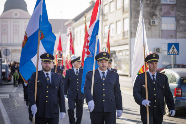 Fotogalerija: Svečanom sjednicom i defileom gradskim ulicama proslavljena 150. godišnjica vatrogastva u Virovitici 60 U5A3629