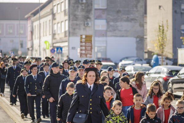 Fotogalerija: Svečanom sjednicom i defileom gradskim ulicama proslavljena 150. godišnjica vatrogastva u Virovitici 63 U5A3659