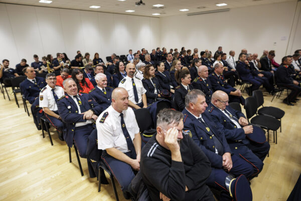 Fotogalerija: Svečanom sjednicom i defileom gradskim ulicama proslavljena 150. godišnjica vatrogastva u Virovitici 87 U5A3955