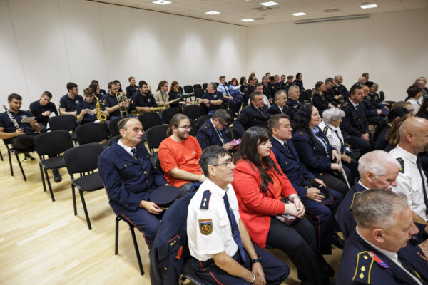 Fotogalerija: Svečanom sjednicom i defileom gradskim ulicama proslavljena 150. godišnjica vatrogastva u Virovitici 89 U5A3963