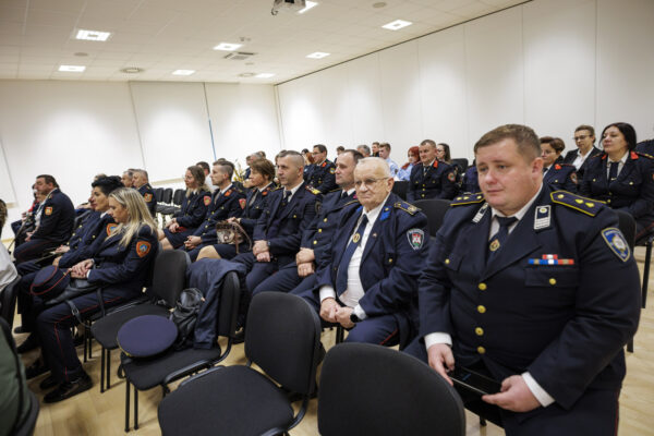 Fotogalerija: Svečanom sjednicom i defileom gradskim ulicama proslavljena 150. godišnjica vatrogastva u Virovitici 91 U5A3968