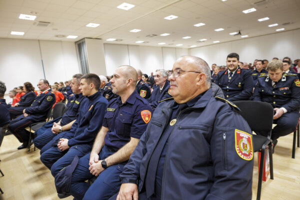 Fotogalerija: Svečanom sjednicom i defileom gradskim ulicama proslavljena 150. godišnjica vatrogastva u Virovitici 93 U5A3996