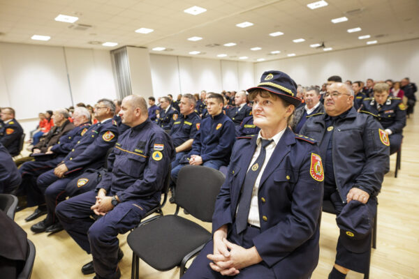 Fotogalerija: Svečanom sjednicom i defileom gradskim ulicama proslavljena 150. godišnjica vatrogastva u Virovitici 94 U5A4000