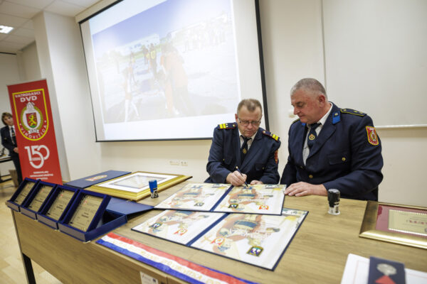 Fotogalerija: Svečanom sjednicom i defileom gradskim ulicama proslavljena 150. godišnjica vatrogastva u Virovitici 112 U5A4288