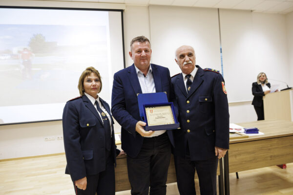 Fotogalerija: Svečanom sjednicom i defileom gradskim ulicama proslavljena 150. godišnjica vatrogastva u Virovitici 123 U5A4424