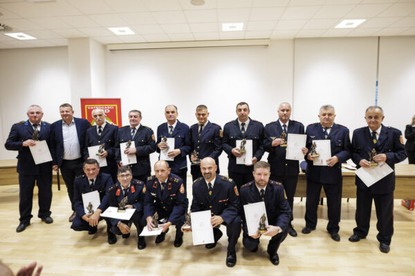 Fotogalerija: Svečanom sjednicom i defileom gradskim ulicama proslavljena 150. godišnjica vatrogastva u Virovitici 130 U5A4483