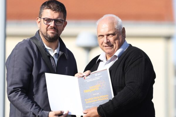 Ivan Mišković iz Županje osvojio Zlatnu žlicu Agroexpa za med od medljikovca: Ocijenjen 161 uzorak 63 jesen u gradu i agroexpo 147