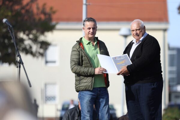 Ivan Mišković iz Županje osvojio Zlatnu žlicu Agroexpa za med od medljikovca: Ocijenjen 161 uzorak 60 jesen u gradu i agroexpo 169