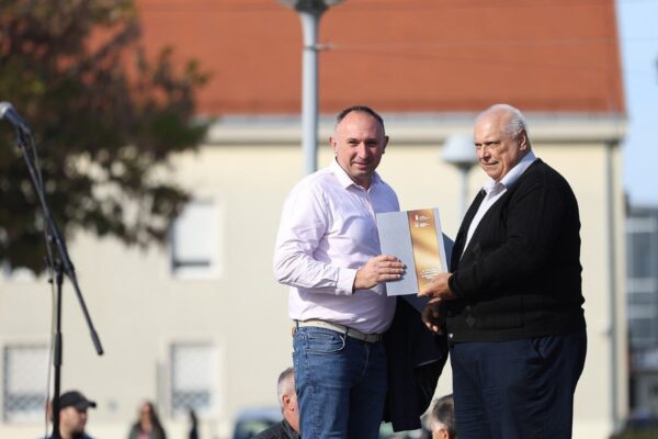 Ivan Mišković iz Županje osvojio Zlatnu žlicu Agroexpa za med od medljikovca: Ocijenjen 161 uzorak 58 jesen u gradu i agroexpo 172