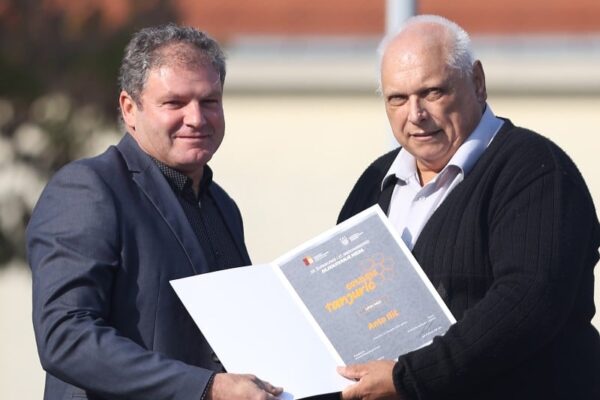 Ivan Mišković iz Županje osvojio Zlatnu žlicu Agroexpa za med od medljikovca: Ocijenjen 161 uzorak 57 jesen u gradu i agroexpo 175