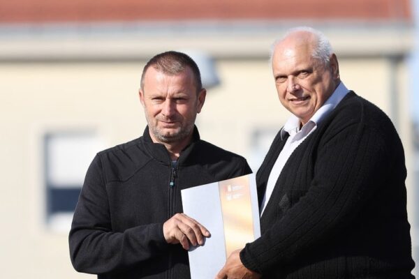 Ivan Mišković iz Županje osvojio Zlatnu žlicu Agroexpa za med od medljikovca: Ocijenjen 161 uzorak 53 jesen u gradu i agroexpo 188