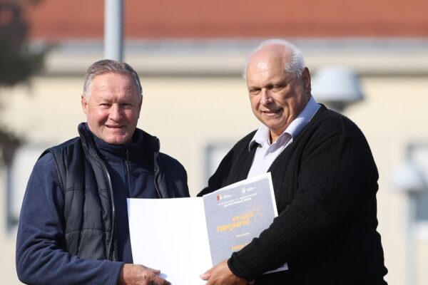 Ivan Mišković iz Županje osvojio Zlatnu žlicu Agroexpa za med od medljikovca: Ocijenjen 161 uzorak 51 jesen u gradu i agroexpo 194