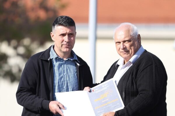 Ivan Mišković iz Županje osvojio Zlatnu žlicu Agroexpa za med od medljikovca: Ocijenjen 161 uzorak 44 jesen u gradu i agroexpo 239