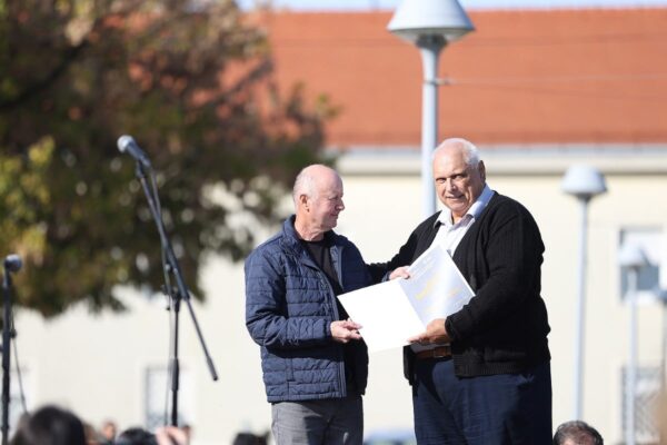Ivan Mišković iz Županje osvojio Zlatnu žlicu Agroexpa za med od medljikovca: Ocijenjen 161 uzorak 41 jesen u gradu i agroexpo 252
