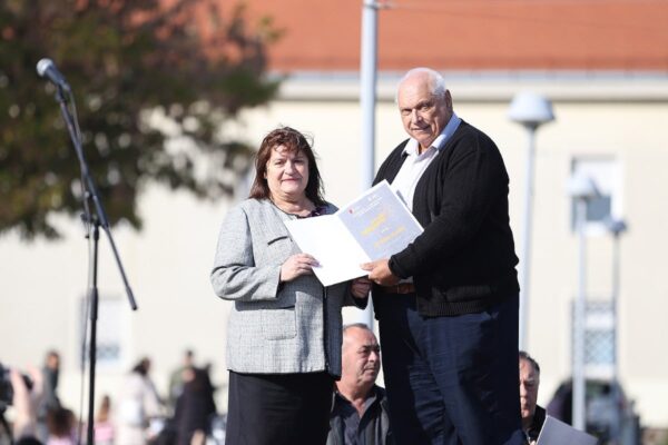 Ivan Mišković iz Županje osvojio Zlatnu žlicu Agroexpa za med od medljikovca: Ocijenjen 161 uzorak 40 jesen u gradu i agroexpo 254