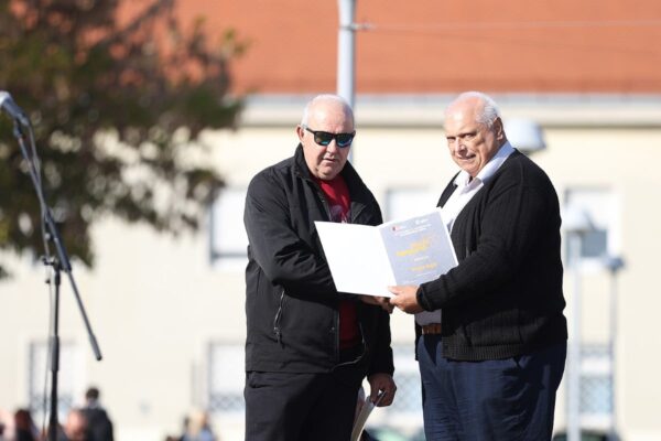 Ivan Mišković iz Županje osvojio Zlatnu žlicu Agroexpa za med od medljikovca: Ocijenjen 161 uzorak 38 jesen u gradu i agroexpo 261