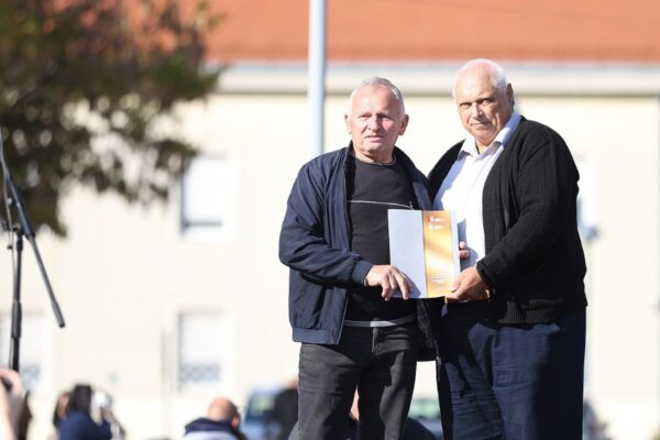 Ivan Mišković iz Županje osvojio Zlatnu žlicu Agroexpa za med od medljikovca: Ocijenjen 161 uzorak 32 jesen u gradu i agroexpo 295