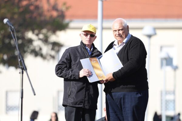 Ivan Mišković iz Županje osvojio Zlatnu žlicu Agroexpa za med od medljikovca: Ocijenjen 161 uzorak 28 jesen u gradu i agroexpo 311