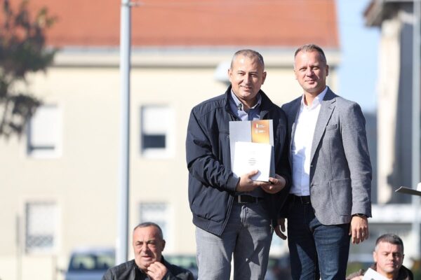 Ivan Mišković iz Županje osvojio Zlatnu žlicu Agroexpa za med od medljikovca: Ocijenjen 161 uzorak 27 jesen u gradu i agroexpo 318