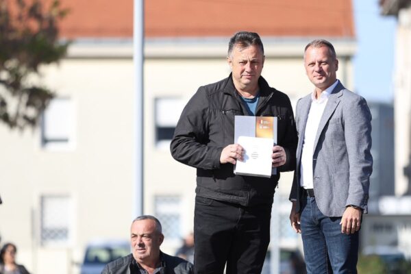 Ivan Mišković iz Županje osvojio Zlatnu žlicu Agroexpa za med od medljikovca: Ocijenjen 161 uzorak 25 jesen u gradu i agroexpo 327