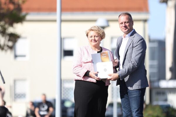 Ivan Mišković iz Županje osvojio Zlatnu žlicu Agroexpa za med od medljikovca: Ocijenjen 161 uzorak 24 jesen u gradu i agroexpo 329