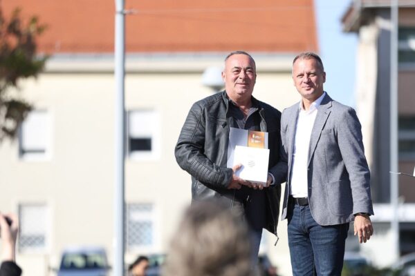 Ivan Mišković iz Županje osvojio Zlatnu žlicu Agroexpa za med od medljikovca: Ocijenjen 161 uzorak 23 jesen u gradu i agroexpo 334