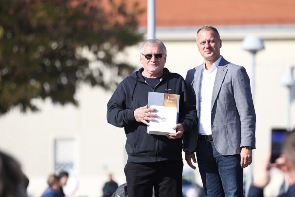 Ivan Mišković iz Županje osvojio Zlatnu žlicu Agroexpa za med od medljikovca: Ocijenjen 161 uzorak 21 jesen u gradu i agroexpo 346