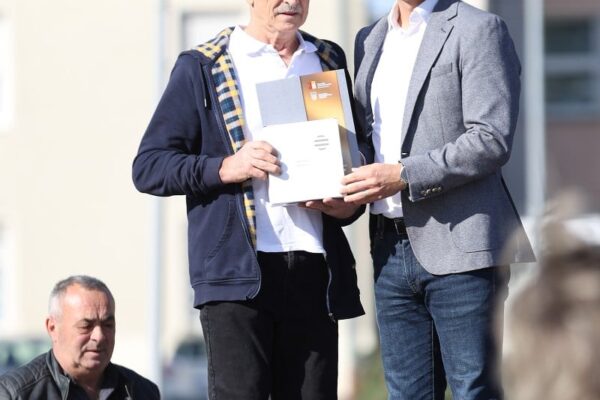 Ivan Mišković iz Županje osvojio Zlatnu žlicu Agroexpa za med od medljikovca: Ocijenjen 161 uzorak 18 jesen u gradu i agroexpo 359