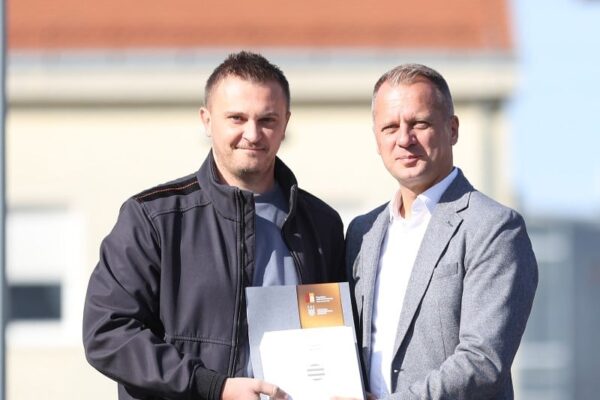 Ivan Mišković iz Županje osvojio Zlatnu žlicu Agroexpa za med od medljikovca: Ocijenjen 161 uzorak 15 jesen u gradu i agroexpo 380