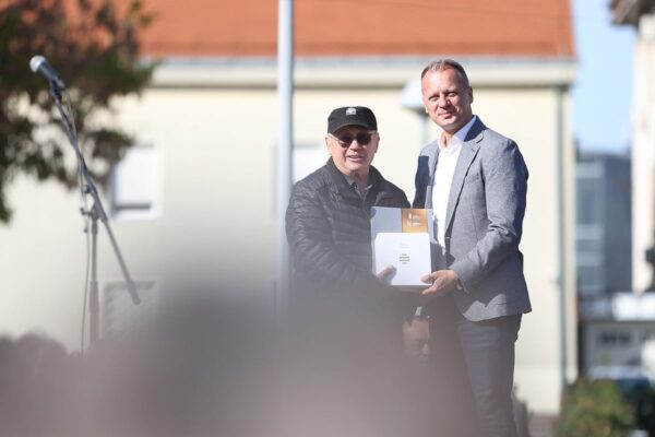 Ivan Mišković iz Županje osvojio Zlatnu žlicu Agroexpa za med od medljikovca: Ocijenjen 161 uzorak 11 jesen u gradu i agroexpo 416