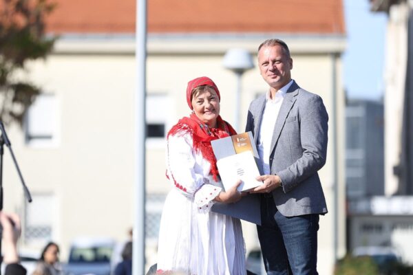 Ivan Mišković iz Županje osvojio Zlatnu žlicu Agroexpa za med od medljikovca: Ocijenjen 161 uzorak 8 jesen u gradu i agroexpo 428