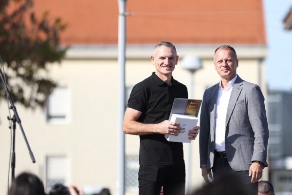 Ivan Mišković iz Županje osvojio Zlatnu žlicu Agroexpa za med od medljikovca: Ocijenjen 161 uzorak 5 jesen u gradu i agroexpo 451