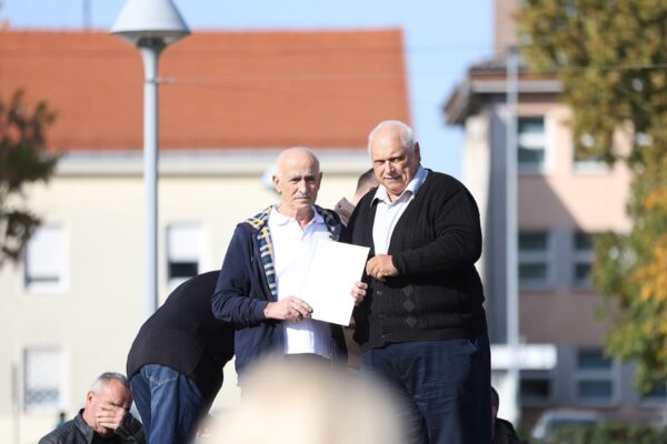 Ivan Mišković iz Županje osvojio Zlatnu žlicu Agroexpa za med od medljikovca: Ocijenjen 161 uzorak 3 jesen u gradu i agroexpo 89