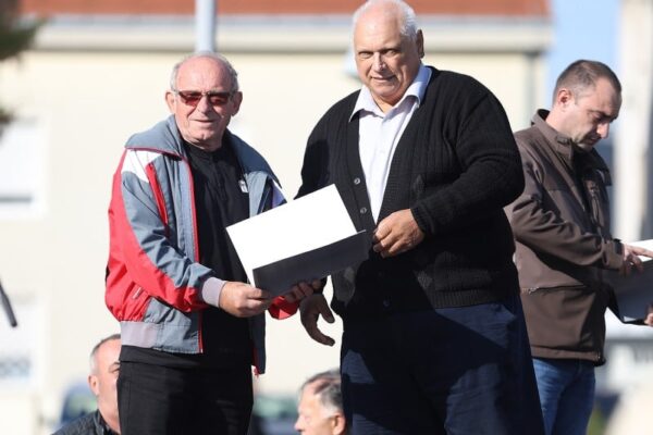 Ivan Mišković iz Županje osvojio Zlatnu žlicu Agroexpa za med od medljikovca: Ocijenjen 161 uzorak 2 jesen u gradu i agroexpo 91