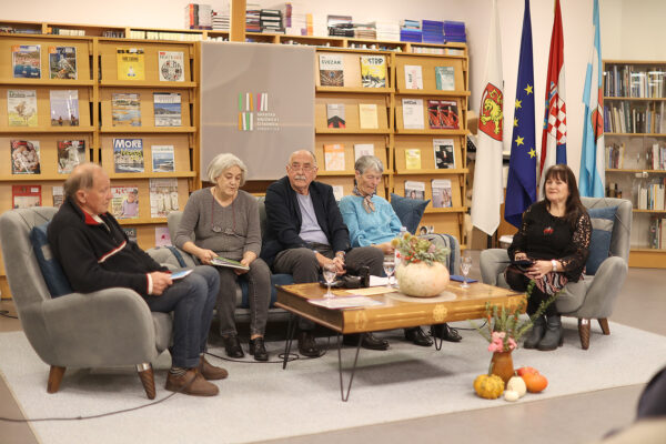 Stihovi zlatne dobi: U Gradskoj knjižnici i čitaonici Virovitica održana poetsko-glazbena večer „Godine su samo brojke“ 22 penzici stihovi 63