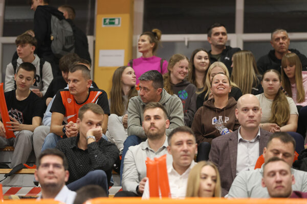 U prepunoj dvorani Tehničke škole Virovitica, juniori Hrvatske pobijedili su selekciju Hrvatskog akademskog sportskog saveza, odličan je bio naš Matko Moslavac 1 rukomet vtc air 1