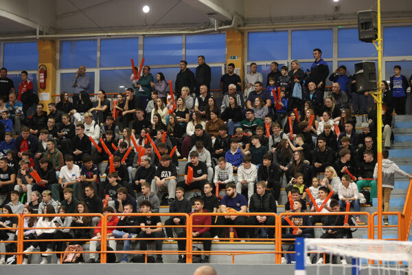 U prepunoj dvorani Tehničke škole Virovitica, juniori Hrvatske pobijedili su selekciju Hrvatskog akademskog sportskog saveza, odličan je bio naš Matko Moslavac 21 rukomet vtc air 201