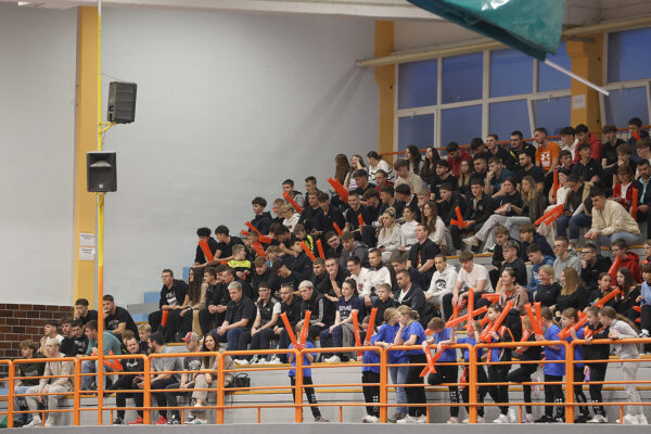 U prepunoj dvorani Tehničke škole Virovitica, juniori Hrvatske pobijedili su selekciju Hrvatskog akademskog sportskog saveza, odličan je bio naš Matko Moslavac 24 rukomet vtc air 209