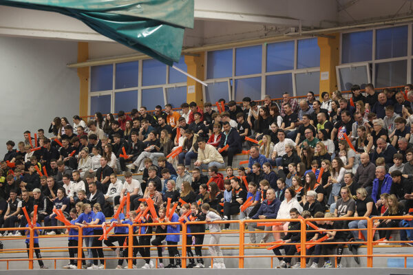 U prepunoj dvorani Tehničke škole Virovitica, juniori Hrvatske pobijedili su selekciju Hrvatskog akademskog sportskog saveza, odličan je bio naš Matko Moslavac 25 rukomet vtc air 211