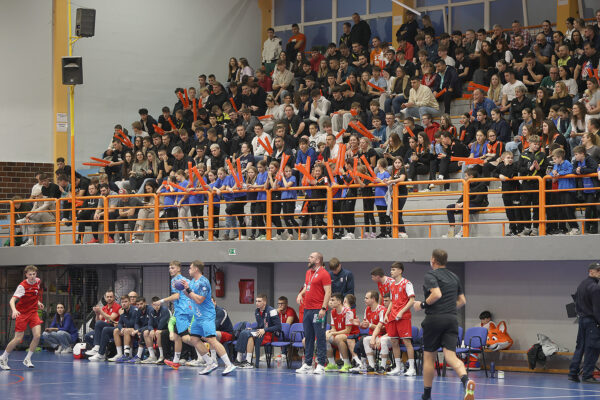 U prepunoj dvorani Tehničke škole Virovitica, juniori Hrvatske pobijedili su selekciju Hrvatskog akademskog sportskog saveza, odličan je bio naš Matko Moslavac 29 rukomet vtc air 302