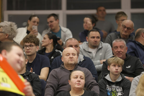 U prepunoj dvorani Tehničke škole Virovitica, juniori Hrvatske pobijedili su selekciju Hrvatskog akademskog sportskog saveza, odličan je bio naš Matko Moslavac 34 rukomet vtc air 411