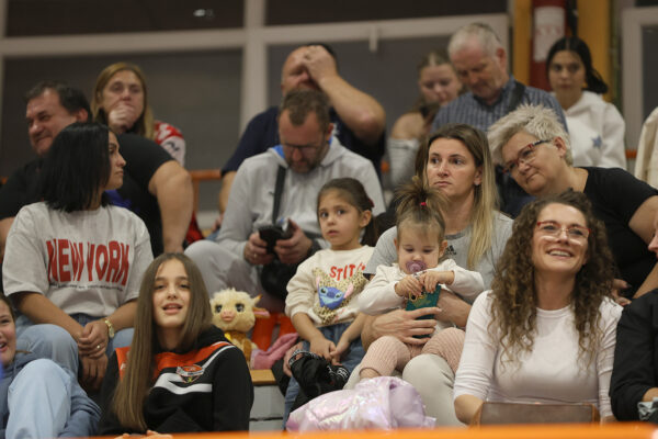 U prepunoj dvorani Tehničke škole Virovitica, juniori Hrvatske pobijedili su selekciju Hrvatskog akademskog sportskog saveza, odličan je bio naš Matko Moslavac 35 rukomet vtc air 413