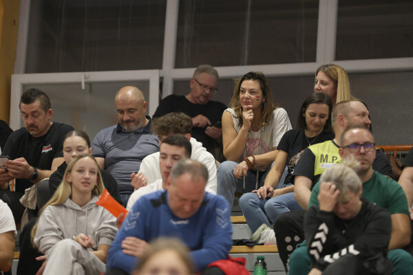 U prepunoj dvorani Tehničke škole Virovitica, juniori Hrvatske pobijedili su selekciju Hrvatskog akademskog sportskog saveza, odličan je bio naš Matko Moslavac 38 rukomet vtc air 420