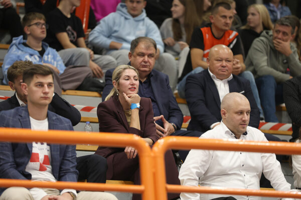 U prepunoj dvorani Tehničke škole Virovitica, juniori Hrvatske pobijedili su selekciju Hrvatskog akademskog sportskog saveza, odličan je bio naš Matko Moslavac 40 rukomet vtc air 429