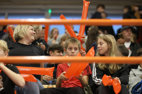 U prepunoj dvorani Tehničke škole Virovitica, juniori Hrvatske pobijedili su selekciju Hrvatskog akademskog sportskog saveza, odličan je bio naš Matko Moslavac 4 rukomet vtc air 46