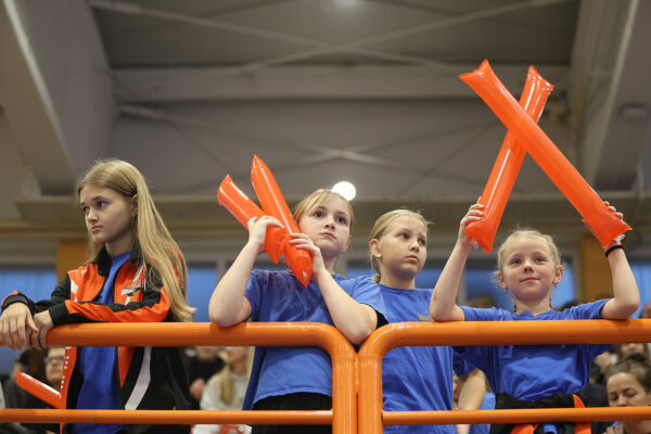 U prepunoj dvorani Tehničke škole Virovitica, juniori Hrvatske pobijedili su selekciju Hrvatskog akademskog sportskog saveza, odličan je bio naš Matko Moslavac 6 rukomet vtc air 58